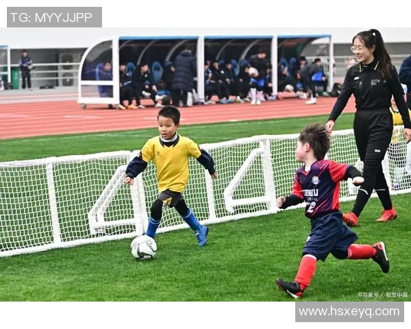 南京足球队的耐力挑战与训练探索聚焦足球运动的持久战斗力